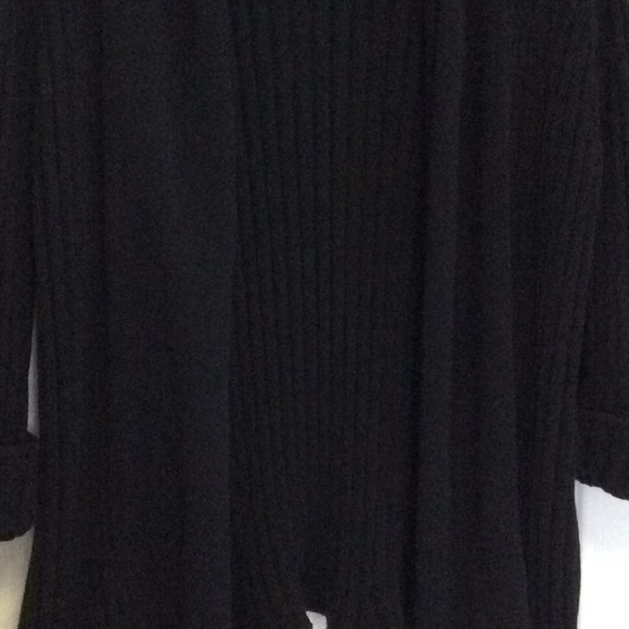 Pretty black sweater - Picture 3 of 9